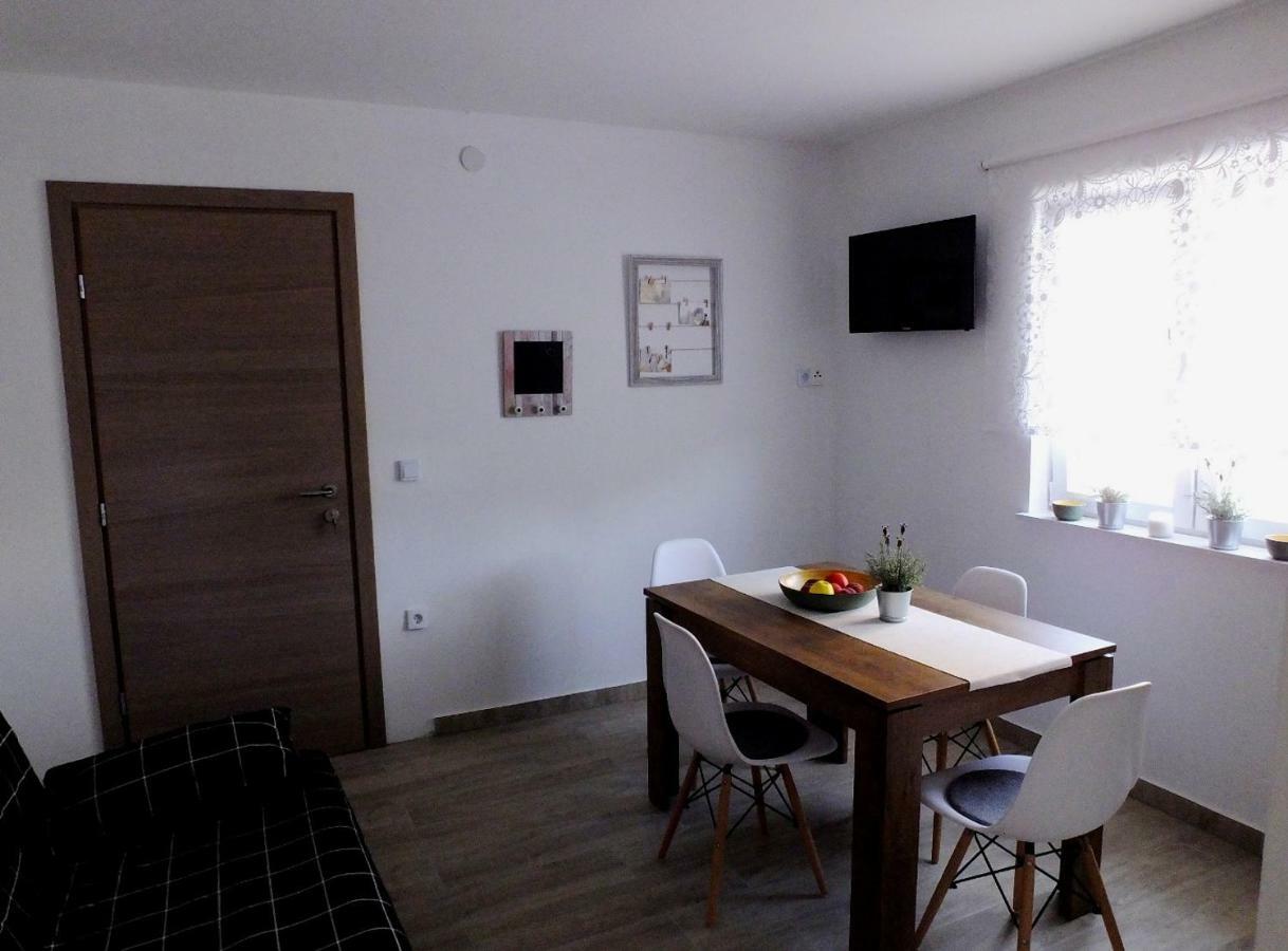 Apartmani Berno スタリグラード エクステリア 写真